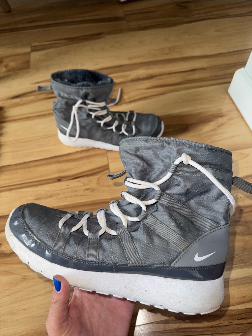 Nike Women's Gray and White Mid-Calf Winter Boot